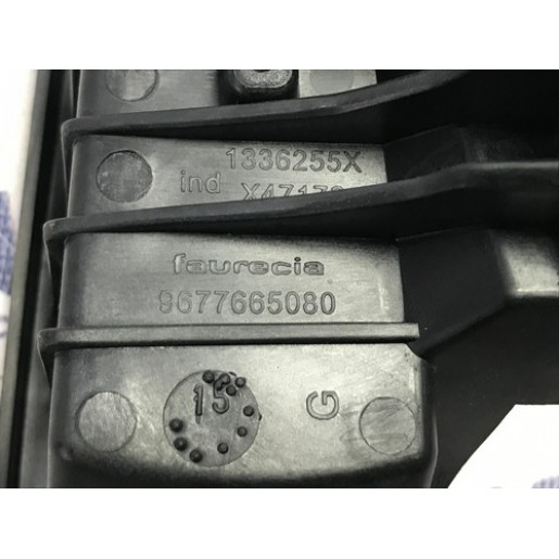 Кронштейн двері задньої лівої Peugeot 308 SW 2013-2021 9677665080